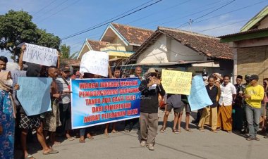 Tolak Pelebaran Jalan, Warga Jangkar Luruk Pelabuhan