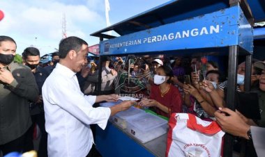 Presiden Jokowi  Kunjungi Pasar Langgur di Maluku