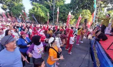 Hari Lalu Lintas di Kediri, Warga Padati Jalan PB Sudirman Dengan Goyang Sehat