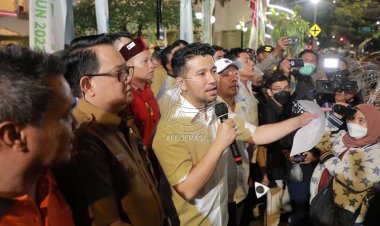 Wagub Emil Temui Pendemo  di Kantor Pahlawan