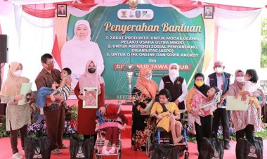 Gubernur Khofifah Salurkan Program Perlindungan Sosial di Sidoarjo