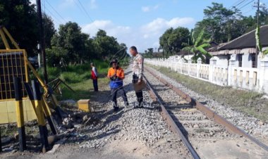 Mobil VS Kereta di Kediri, Satu Penumpang Meninggal di Lokasi