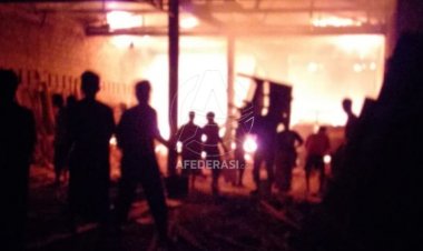 Gudang Mebel di Kepung Kediri Nyaris Hangus Terbakar