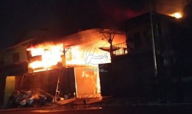 Gudang Rosok Madiun Ludes Terbakar