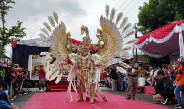 Meriahnya Biro Fashion Carnival 2022