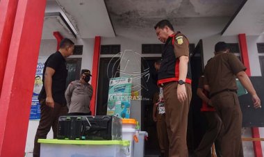 Dugaan Adanya Korupsi, Kejari Tulungagung Geledah Kantor Desa Batangsaren