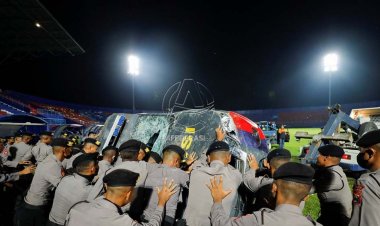 Polisi Selidiki Penggunaan Gas Air Mata di Pertandingan Arema-Persebaya