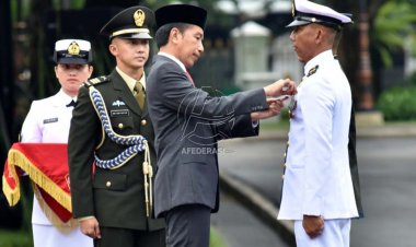 HUT ke-77 TNI, Presiden Anugerahkan Tanda Kehormatan Bagi Tiga Prajurit