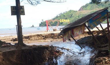 Wisata Pantai Gemah Lumpuh akibat Diterjang Banjir