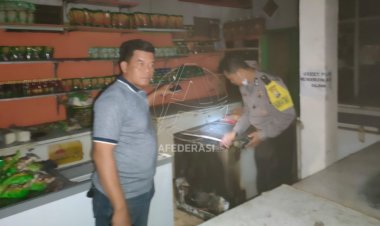 Toko Frozen Food di Kota Kediri Ludes Terbakar