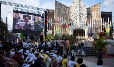 Turis dan Penduduk Lokal Peringati 20 Tahun Bom Bali