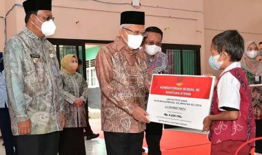 Wapres Serahkan Bantuan Sosial Bagi Masyarakat Banjarbaru
