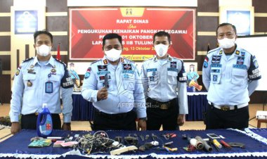 Geledah Kamar WBP, Petugas Temukan Sajam Hingga Ponsel