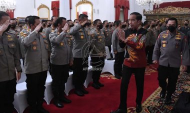 Jokowi Dorong Polri Kerja Keras Kembalikan Kepercayaan Masyarakat