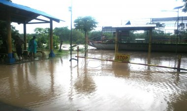 Sungai Brantas Meluap, Perahu Penyeberangan Tutup Sementara