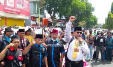 Ribuan Massa LBH BKS Basra Kepung Mapolres Situbondo, Tuntut Profesionalisme Penyidik