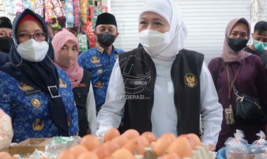 Sidak di Pasar Baru, Khofifah Ajak Pemda Kendalikan Inflasi