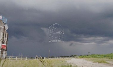 BPBD Bojonegoro Imbau Masyarakat Waspadai Angin Kencang dan Petir