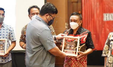 Realisasi Pajak Capai 94,87 Persen, Bupati Kediri Beri Apresiasi ke 4 Kecamatan