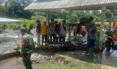 Air Sungai Kaliboto Meluap ke TPU Desa Padangan, Tiga Mayat Keluar Liang Lahat