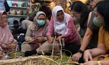 Mbak Cicha Tingkatkan Kapasitas Pengurus PKK Lewat Pelatihan Handycraft