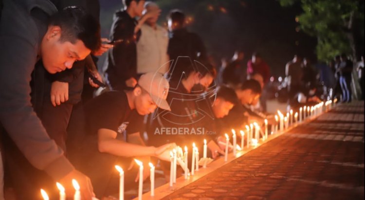 Duka Tragedi Kanjuruhan, Ratusan Suporter Kediri Doa Bersama dan Nyalakan 1000 Lilin