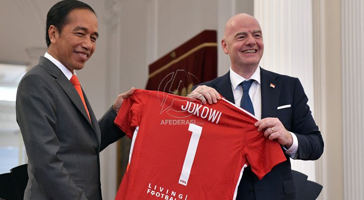 Jokowi dan  FIFA Sepakat Lakukan Transformasi Sepak Bola Indonesia