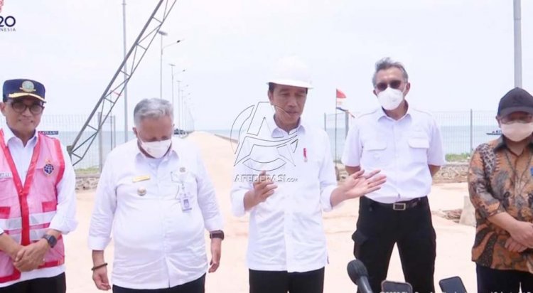 Jokowi Tinjau Progres Pembangunan Pelabuhan Tanjung Ular
