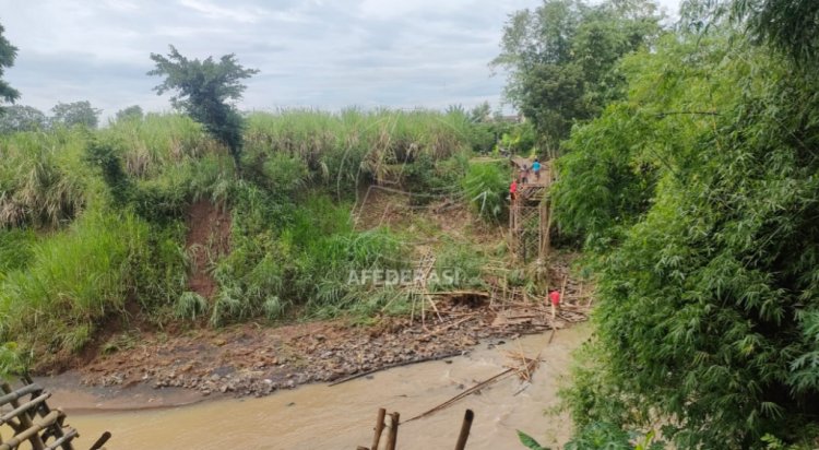 Dua Jembatan Darurat Penghubung Desa Hanyut, Akses Lumpuh Selama 3 Hari