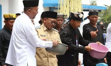 Musim Tanam Petani Banyuwangi Laksanakan Tradisi Bubuk Bumi