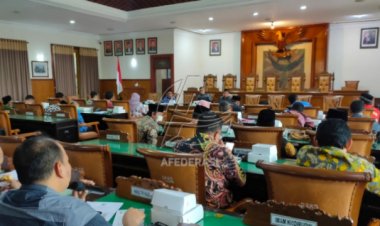 Komisi B Inisiasi Ranperda Penyelenggaraan Pembangunan Ketahanan Keluarga