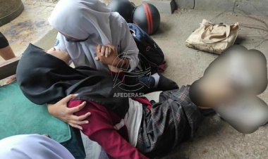 Terperosok ke Jalan Berlubang, Pemotor Alami Patah Tulang Kaki