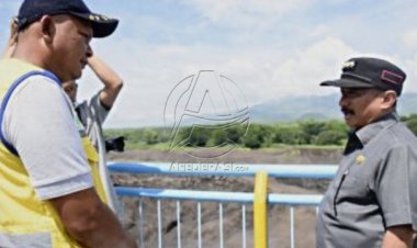 Tinjau Pintu Air Bendungan Sampean Baru, Bupati Situbondo : Perlu Dilakukan Pengerukan Sedimen