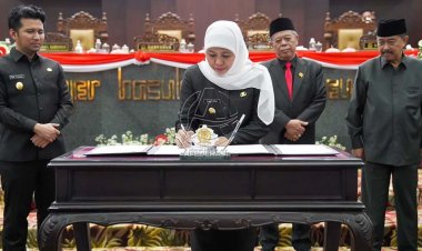 DPRD dan Gubernur Khofifah Sahkan APBD Jatim Tahun Anggaran 2023
