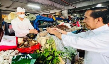 Usai G20, Presiden Jokowi Blusukan ke Pasar Badung