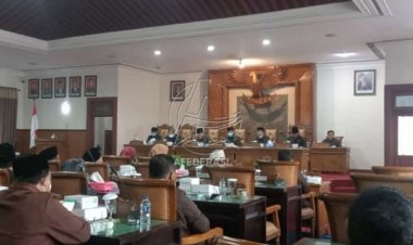 Bapemperda DPRD Tulungagung Sampaikan  Propemperda 2023 Dalam Rapat Paripurna