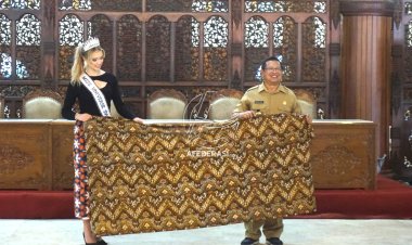 Peduli Korban Gempa Cianjur, Miss Universe Switzerland Gelar Lelang Batik,