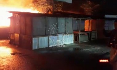 Tiga Unit Kios Pasar Atom Bandung Terbakar