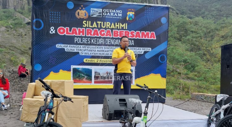 Polres Kediri Gelar Olahraga Bersama Awak Media di Area Gunung Kelud
