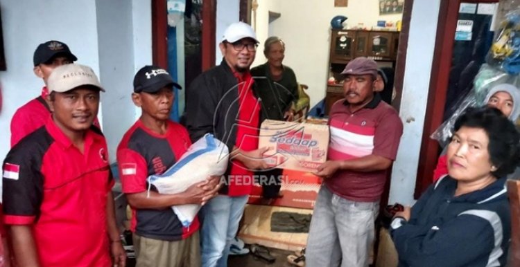 DPC PDI Perjuangan Banyuwangi Bantu Korban Banjir Bandang Kalibaru