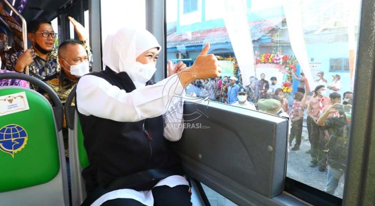 Sambut Hari Pahlawan, Khofifah Gratiskan Bus Trans Jatim