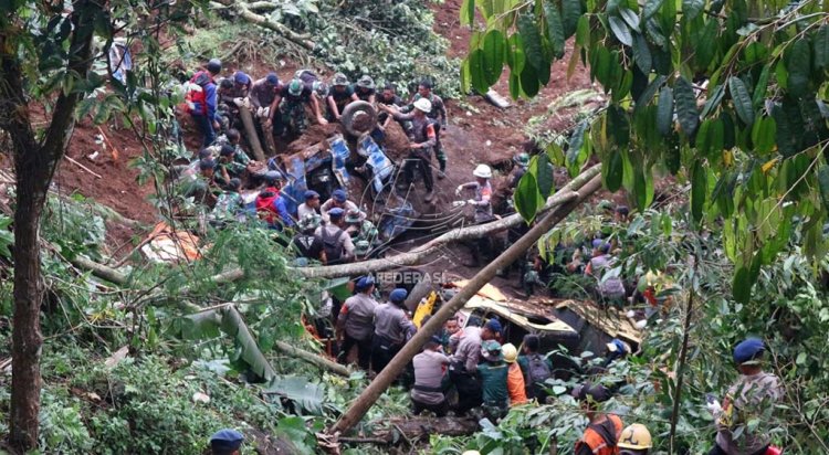 Tiga Hari PascaGempa Cianjur, Petugas Terus Lakukan Evakuasi