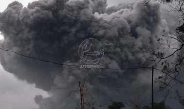 Semeru Erupsi, Awan Panas Meluncur Hingga 19 Km