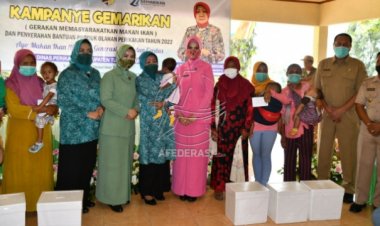 Disperkan Berikan Produk Olahan Perikanan Kepada Ratusan Balita Stunting Tanggunggunung