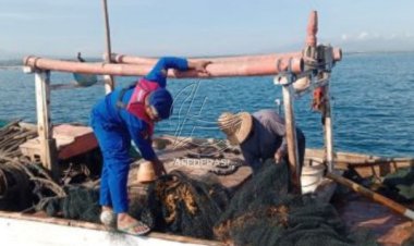 Langgar Jalur Laut, Satpolair Polres Situbondo Amankan Dua Kapal Cantrang