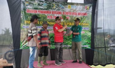 Ketua DPRD Tulungagung Tanam Pohon Bersama di Bukit Niama