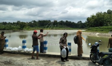 Dinas Perikanan Tulungagung Berikan Bantuan Hibah Alat Tangkap Ramah Lingkungan