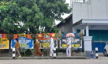 Susana Duka di Kediaman Siswi MTsN 1 Kediri Tewas Tergencet Bus-Mobil di Parkiran Sunan Giri Gresik