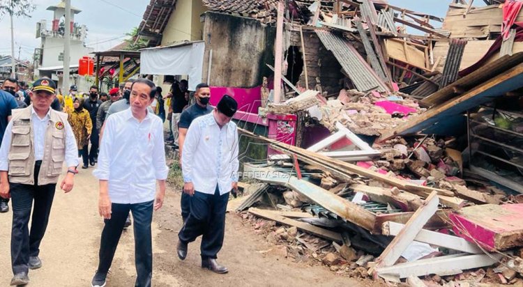 Pastikan Rekonstruksi Berjalan, Jokowi Kunjungi Cianjur