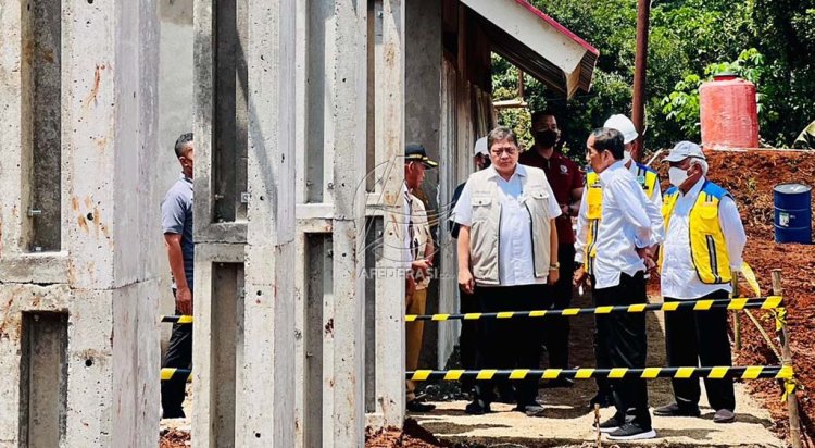 Jokowi Tinjau Progres Pembangunan Rumah Tahan Gempa di Cianjur